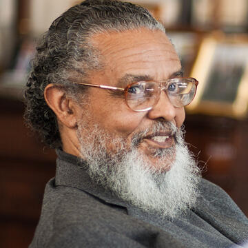 By Eric Haynes for the Office of the Governor of Massachusetts - https://www.flickr.com/photos/erichaynes/albums/72157646930974957/with/5540797270, Public Domain, https://commons.wikimedia.org/w/index.php?curid=147391551